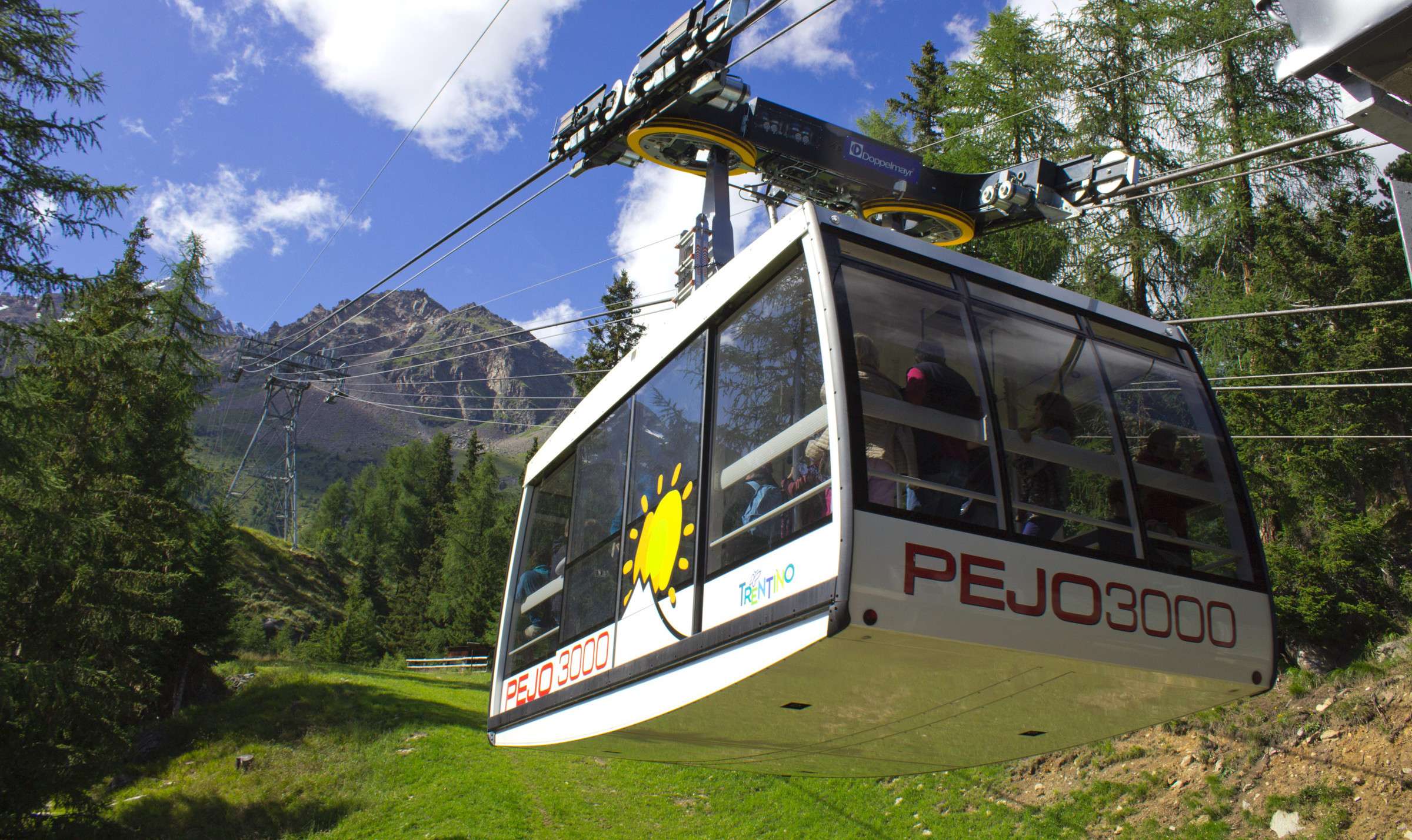 Get in the cable car up to 3000 meters